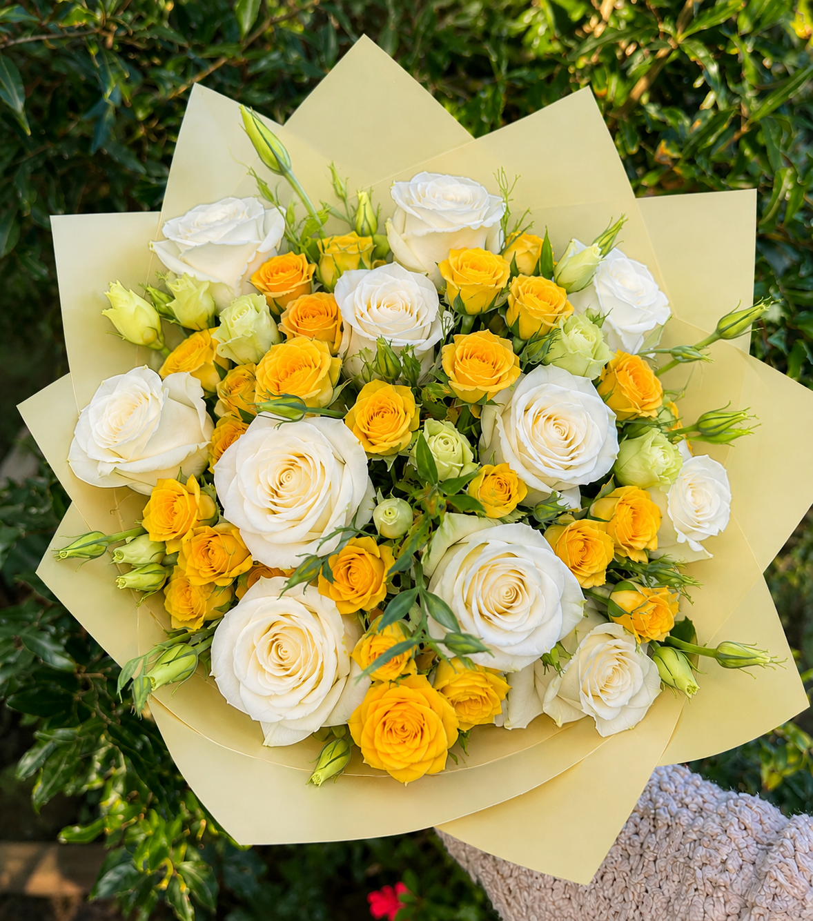 Yellow and withe rose  hand-held bouquet