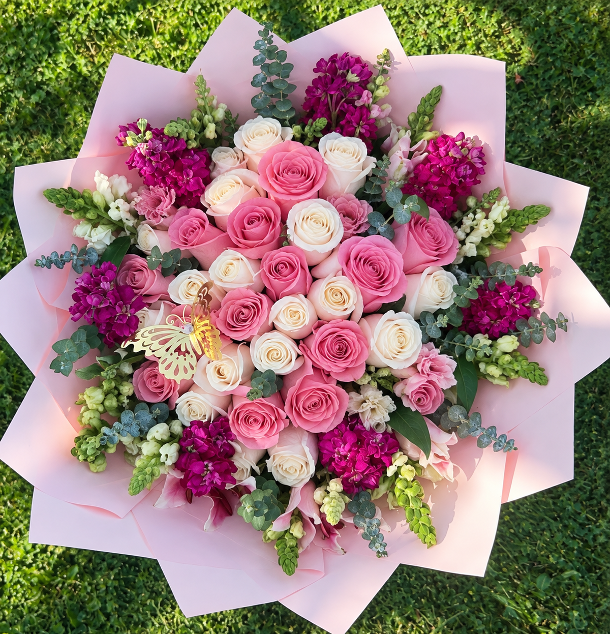 Beautiful Pink Rose Hand-held Bouquet